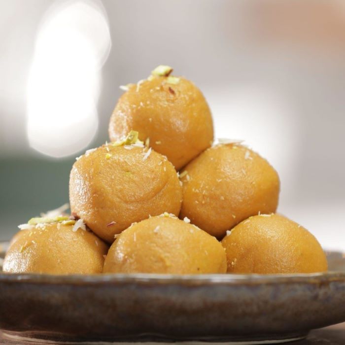 Besan ladoo