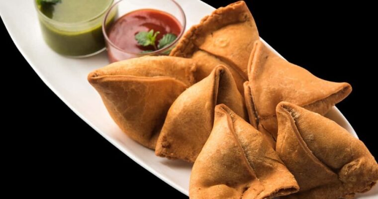 Samosa Recipe Along with 5 Special Chutney